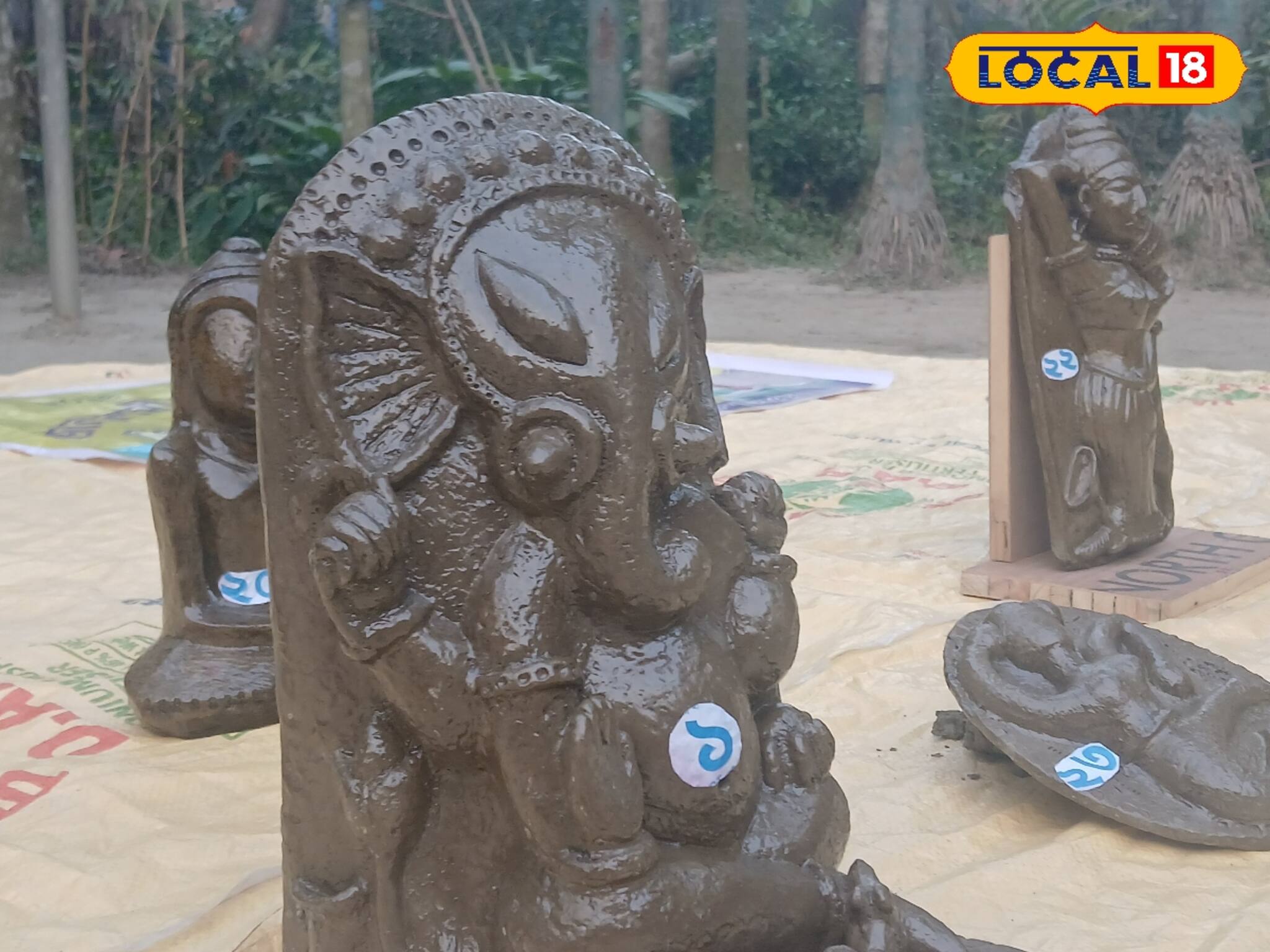 মাটি ছুঁলেই হয়ে যায় পাথর! অসামান্য দক্ষতা শিক্ষকের, বানান অজন্তা ইলোরা থেকে অনেককিছু