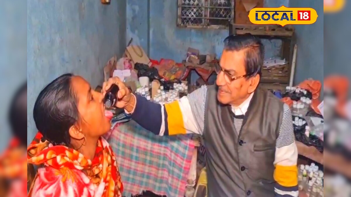 West Bengal news দুর্মূল্যের বাজারে আজও মাত্র ১০ টাকায় চিকিৎসা পরিষেবা দিয়ে রোগীদের সুস্থ করে তোলেন গরিবের এই ডাক্তার। রোগের লক্ষণ দেখে প্রয়োজন মতো ওষুধও দেন চিকিৎসক ডাঃ সুকৃতি কুমার রায়। man became a doctor for the poor by providing medical services for 10 taka