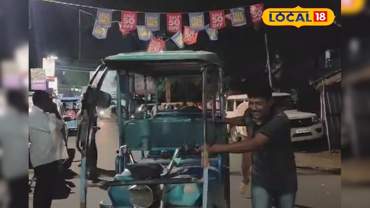 The reckless racing of Toto increases at night! Policeman injured, রাতের অন্ধকারে টোটো উল্টে গেল, চুঁচুড়ায় পুলিশ আহত