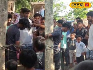 ডোমকলে গাছে বেঁধে রেখে মাথা ন্যাড়া করছেন বাসিন্দারা