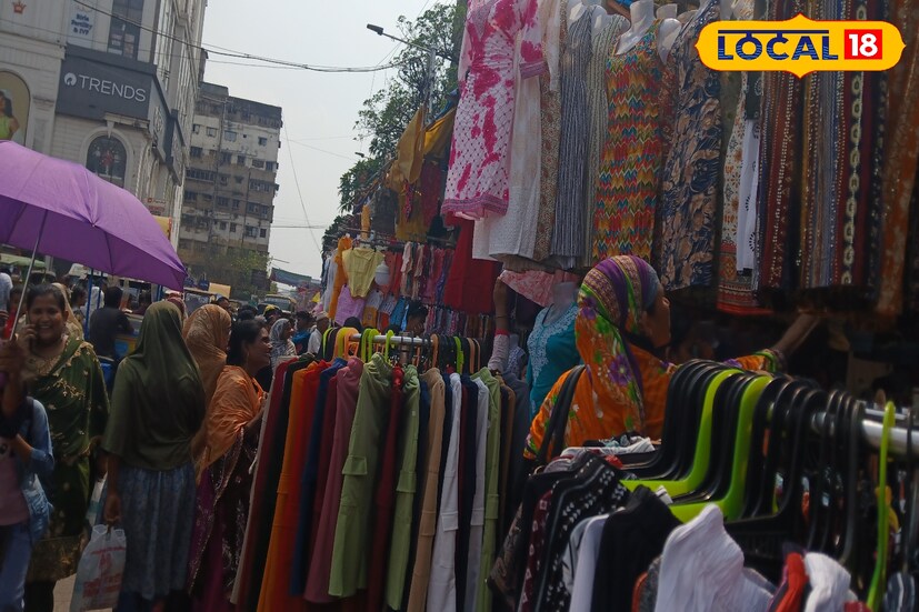 পোশাক সম্ভারে প্রাচীন এই হাট। সারা বছর সোম মঙ্গলবার মানে জমাটি হাট। সারা বছরে দুর্গা পুজোর কিছুদিন আগে এবং ইদের কিছুদিন আগে থেকে জোর বাজার হয়। পাইকারি বাজার কয়েক মাস আগে থেকে শুরু হয়। ক্ষুদ্র বেচাকেনা বেশি হয় উৎসব যত কাছাকাছি হয়।