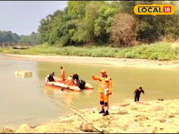 নদীতে ছুটল স্পীডবোট 