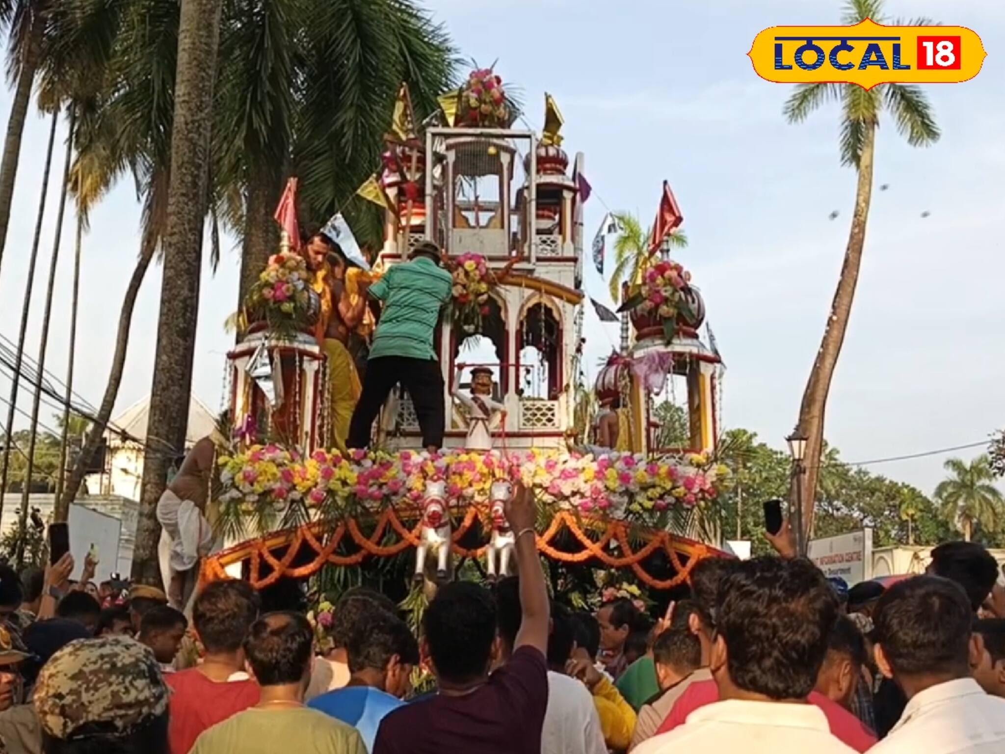 আর থাকছে না একশ ছুঁই ছুঁই পুরনো রথ!  মদনমোহন দেবের জন্য তৈরি হচ্ছে নতুন বাহন