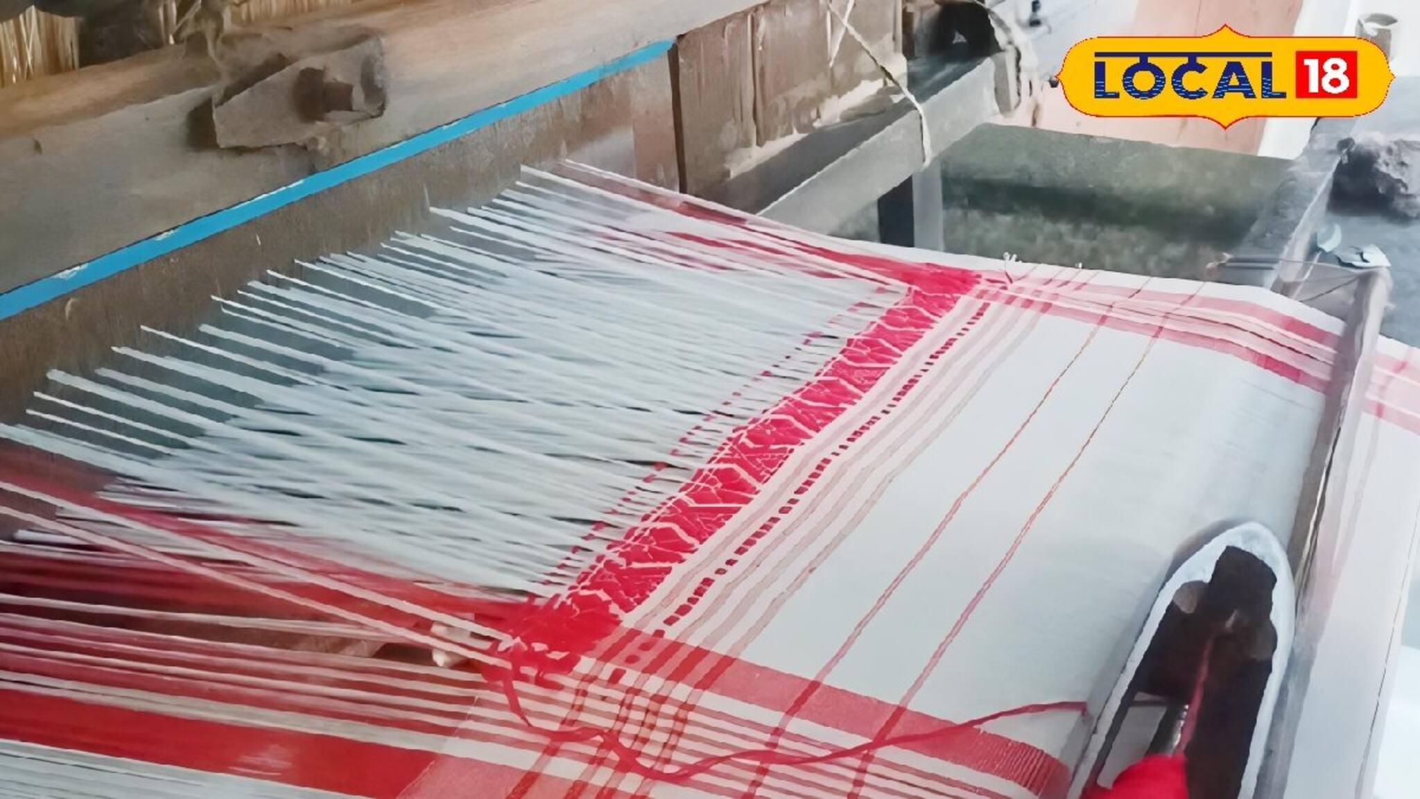 Hand-operated Loom: লাল, সাদা সুতোয় বোনা...‘বিহুরে লগন’ আসার আগেই অসমের গামছা তৈরির ব‍্যস্ততা বাংলায়! কোথায় তৈরি হয় জানেন?