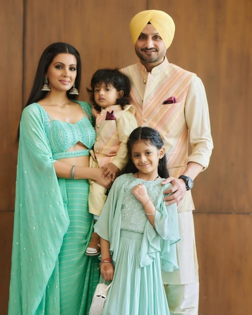 যদিও পরে অবশ্য গীতা অনুভব করেছিলেন যে, হরভজনের তুলনায় ভাল জীবনসঙ্গী আর পেতে পারেন না তিনি। তাই ২০১৫ সালে হরভজনকে বিয়ে করতে রাজি হয়ে যান। একই বছরে বিবাহবন্ধনে আবদ্ধ হন এই তারকা জুটি। 