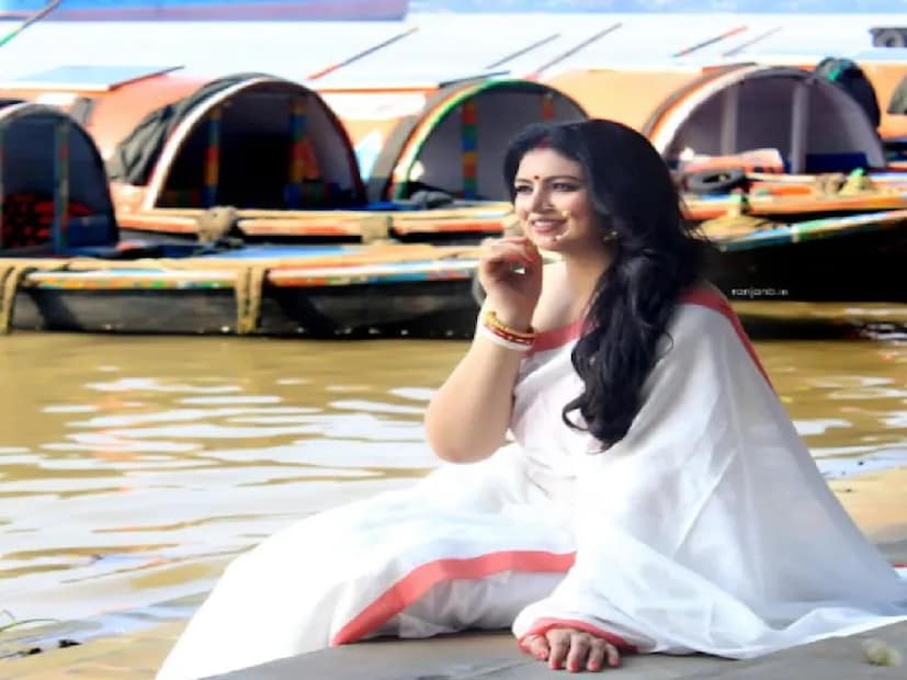ফাস্ট বোলার মহম্মদ শামি এবং তার প্রাক্তন স্ত্রী হাসিন জাহানের গল্প সবারই জানা। ইন্ডিয়ান প্রিমিয়ার লিগের ফ্র্যাঞ্চাইজির চিয়ারলিডার ছিলেন হাসিন৷ সেখান থেকেই দুজনের সম্পর্ক শুরু৷ সেখান থেকে বিয়ে সন্তান, কিন্তু এরপর  এই প্রেমের গল্পটি বিবাহবিচ্ছেদে থামে। hasin jahan Instagram page