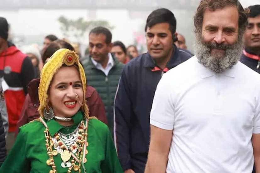 ঝাজ্জরের খৈরপুর গ্রামের বাসিন্দা সচিন ওরফে ঢিল্লু হিসেবে শনাক্ত করা হয়েছে তাকে। হিমানী নরওয়ালের গলা টিপে হত্যার পর অভিযুক্ত সচিন হিমানীর মৃতদেহ থেকে আঙুলের আংটিগুলোও খুলে নিয়েছিল। এরপর সেই গয়না ফাইন্যান্স এজেন্সির কাছে বন্ধক রাখে সচিন। যদিও, হত্যাকারী পুলিশকে জানিয়েছে, ওই আংটিগুলি সে নিজেই হিমানীকে দিয়েছিল। 