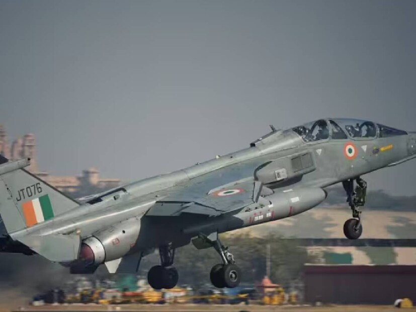 শুধু তাই নয়, হ্যাল নিজেদের কারখানাতেই দ্রুত Su-57E যাতে উৎপাদন করতে পারে সেই নিয়েও সব সাহায্য করবে রাশিয়া। ভারতে উৎপাদন করলে পশ্চিমা বিশ্ব রাশিয়ার উপর যে অস্ত্র সরঞ্জাম নিয়ে নিষেধাজ্ঞা চাপিয়েছে তা কার্যকর হবে না। 