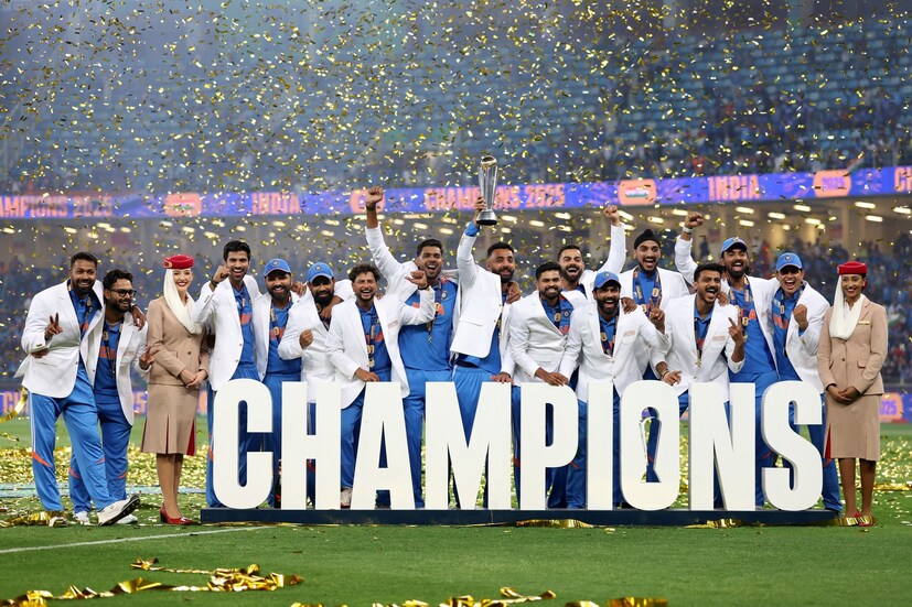 ২০০৯ সাল থেকে থেকে যে প্রথা শুরু হয়েছিল তারপর থেকে তা এখনও অব্যাহত রয়েছে। আইসিসি নিজে উদ্যেগ নিয়ে তৈরি করে এই সাদা ব্লেজার। যা প্রতিযোগিতার জয়ী দলের সদস্যদের চিরস্মৃতি হয়ে থেকে যায়।