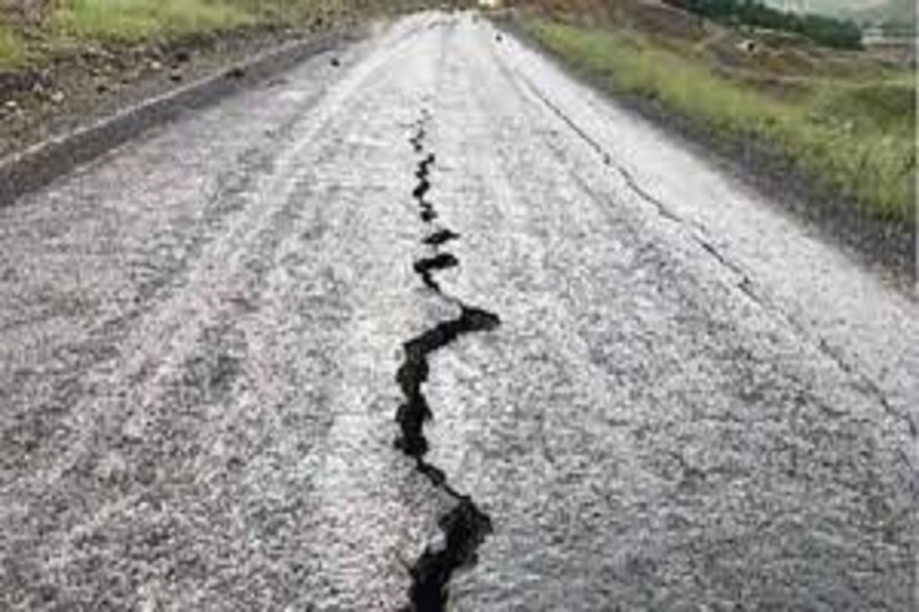 পাকিস্তান মেটিওরোলজিক্যাল ডিপার্টমেন্ট (PMD) অবশ্য জনগণকে শান্ত থাকার পরামর্শ দিয়েছে। সংস্থার মহাপরিচালক মাহার সাহিবজাদা খান জানিয়েছেন, “মৃদু কম্পন আরও দুই থেকে তিন দিন চলবে, তবে আস্তে আস্তে এগুলোর তীব্রতা কমে যাবে এবং পরিস্থিতি স্বাভাবিক হবে।” Representative Image