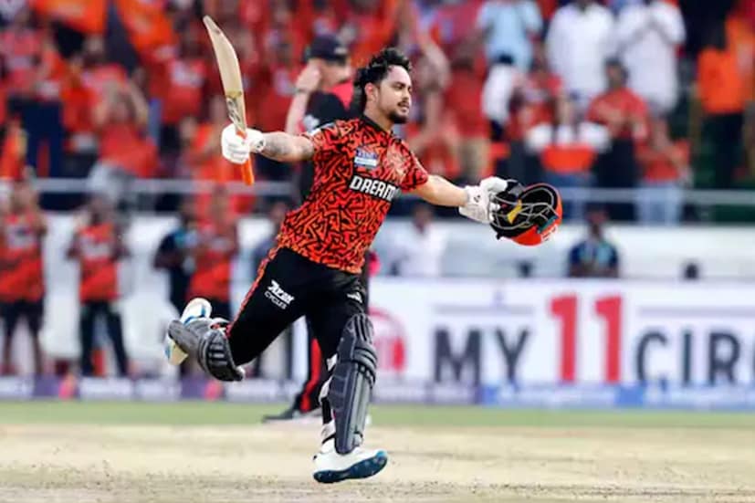 ম্যাচের পরেই ঈশান কিষাণ অবশ্য নিজের ঝোড়ো ব্যাটিংয়ের গোপন রহস্য ফাঁস করেছেন। তিনি বলেন যে, “নিলামের পর আমি সরাসরি অভিষেককে কল করেছিলাম এবং জিজ্ঞাসা করেছিলাম যে, আপনারা আমার কাছ থেকে কী চাইছেন? মাঠে নামামাত্রই কি আমায় প্রত্যেকটা বলে একটা করে শট খেলতে হবে? এটা শুনে উনি সঙ্গে সঙ্গে বলেছিলেন যে, ‘একদমই। আপনি ঠিকই ধরেছেন। এটাই আপনার কাজ’।”