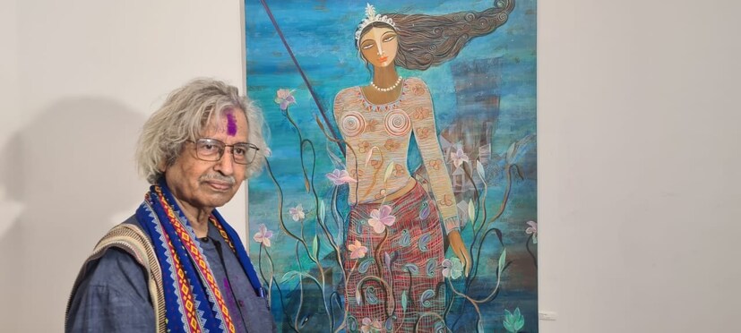 থ্রু দ্য পার্পেল লেন্সের উদ্বোধন করতে এসে চিত্রশিল্পী যোগেন চৌধুরী বলছিলেন, মন কেড়ে নেওয়া প্রদর্শনী। মহিলারা যে ভাবে তাদের শৈল্পিক সত্তা ফুটিয়ে তুলেছেন ক্যানভাস ও ভাস্কর্যে, সেটা সত্যিই প্রশংসনীয়।