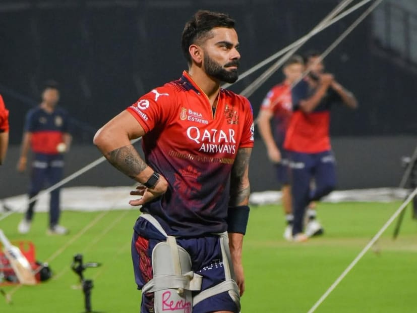 বিগ ব্যাশ লিগে তিনবারের চ্যাম্পিয়ন সিডনি সিক্সার। সেই দলে স্টিভ স্মিথ খেলেন। অনেকে ভেবে নিয়েছিলেন, সেই সূত্রেই কি কোহলি বিগ ব্যাশে লিগে খেলার সিদ্ধান্ত নিলেন? তবে চমক ভাঙল কিছুক্ষণ বাদেই। সবার যখন আজকের তারিখটা মনে পড়ল।