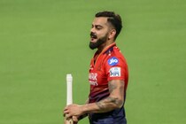 'এবার তুমি ডায়াপার বদলাতে যাও'! আইপিএল জয়ের পর কাকে এমন কটাক্ষ করলেন কোহলি?