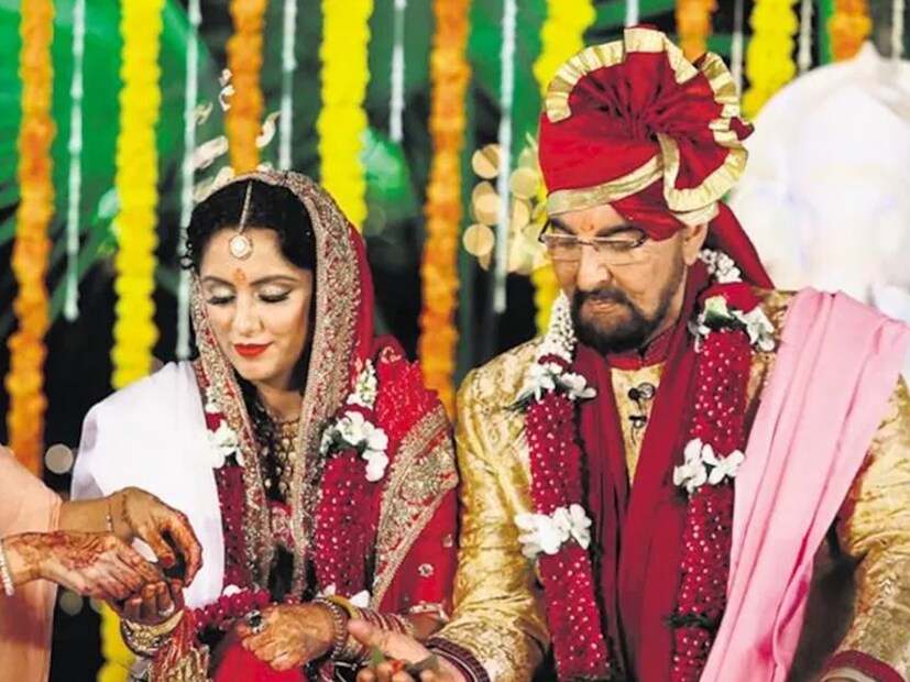 এখন কবীর-পারভিন জুটি নিয়ে চর্চা চলছে বিস্তর। একদিকে এই বিয়ে নিয়ে উচ্ছ্বাস, অন্যদিকে উঠছে সমালোচনার ঝড়। কেউ বলছেন, এটি তার একান্ত ব্যক্তিগত বিষয়, আবার কেউ কেউ এত কমবয়সী পাত্রীকে বিয়ে করায় কটাক্ষ ছুঁড়েছেন। তবে একথা অনস্বীকার্য যে, তিনি তাঁর মতো করেই জীবনকে উপভোগ করছেন। 