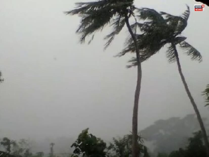 সাত সকালেই ঝড়-বৃষ্টি-সহ দুর্যোগপূর্ণ আবহাওয়া দক্ষিণবঙ্গে। ঝড়-বৃষ্টির সতর্কতা জারি করা হয়েছে দক্ষিণবঙ্গে। কালবৈশাখীর সম্ভাবনা। 