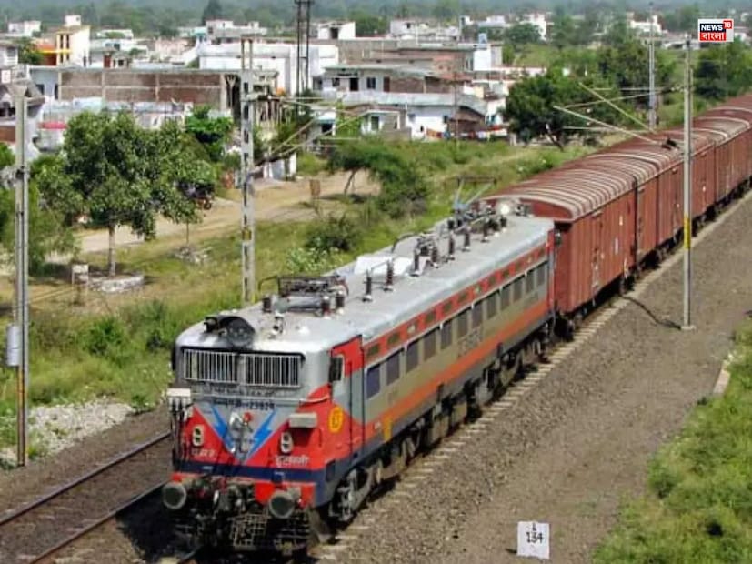 দ্য অস্ট্রেলিয়ান BHP Iron Ore ট্রেনের কন্ট্রোল সিস্টেম অত্যাধুনিক। এর সামনে লাগানো ইঞ্জিনে বসা লোকো পাইলট বাকি সাত ইঞ্জিনকেও একসাথে নিয়ন্ত্রণ করতে পারেন, যদিও এই ইঞ্জিনগুলি ট্রেনের দৈর্ঘ্যে প্রায় এক কিলোমিটার ব্যবধানে লাগানো থাকে।