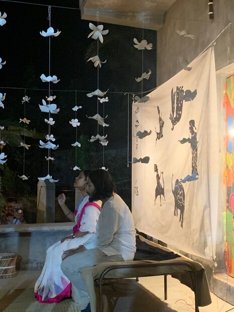 আসলে বিভিন্ন আর্ট ফর্মকে এক ছাদের তলায় নিয়ে আসা এবং সেগুলিকে সকলের সামনে তুলে ধরাই ছিল এই প্রদর্শনীর মূল লক্ষ্য। আর স্বাভাবিক ভাবেই খামখেয়াল এবং অভিনেত্রী অপরাজিতা ঘোষের যৌথ উদ্যোগে এই বসন্তের সূচনা যেন এক অন্য রকম এক আবহ তৈরি করে দিয়েছে।