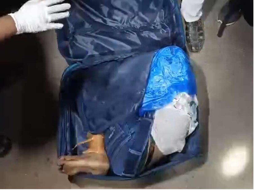 কলকাতার গিরিশ পার্ক এলাকার রমেশ প্রজাপতির বাড়িতে ভাড়া থাকতেন মৃত যুবক সহ অভিযুক্ত ২ যুবকও। সেখানেই খুন করা হয়েছে ভাগা রামকে বলেই মনে করছে পুলিশ। এরপর, নিপুণভাবে দেহ পাচারের ছক কষে করণ ও কৃষ্ণ অভিযুক্ত দুই যুবক। অভিযুক্ত বছর ৩৫ এর কোটায় দুই যুবক এর পারি রাজস্থানের জালোর জেলায় বলে জানতে পেরেছে পুলিশ। করণ ও কৃষ্ণপালের থেকে চুড়িদারের পিস কিনতেন ব্যবসায়ী ভাগারাম। ধৃতদের দাবি, ৮ লক্ষ টাকা দেনা হয়ে গিয়েছিল ভাগারামের। দীর্ঘদিন ধরে টাকা চাইলেও দিচ্ছিলেন না ভাগারাম।