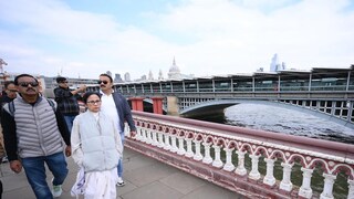 ৬ দিনের ব্রিটেন সফর শেষ, আজ সন্ধ্যায় কলকাতায় ফিরবেন মুখ্যমন্ত্রী (Photo Courtesy: Mamata Banerjee/Facebook Page) ৬ দিনের ব্রিটেন সফর শেষ, আজ সন্ধ্যায় কলকাতায় ফিরবেন মুখ্যমন্ত্রী (Photo Courtesy: Mamata Banerjee/Facebook Page)