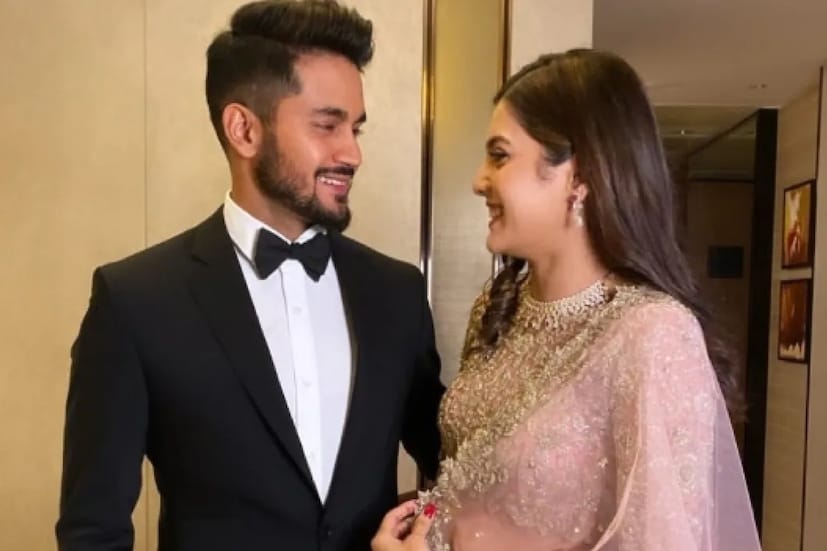 শুধু তা-ই নয়, ২০১৮ সালে এশিয়া কাপে খেলেছেন মণীশ। তবে বর্তমানে বিভিন্ন প্রতিবেদন থেকে জানা যাচ্ছে যে, বিভিন্ন সামাজিক অনুষ্ঠানে মণীশ আর আশ্রিতাকে আর একসঙ্গে দেখা যাচ্ছে না। জনসমক্ষেও একসঙ্গে বহু দিন দেখা যায়নি এই দম্পতিকে। এর আগে প্রতিবেদন থেকে জানা গিয়েছিল যে, ইনস্টাগ্রামে একে অপরকে আনফলো করে দিয়েছেন তাঁরা। সাম্প্রতিক প্রতিবেদন থেকে জানা যাচ্ছে যে, বর্তমানে কাউকেই ফলো করছেন না মণীশ। 