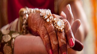 এক ট্রাক্টরকে কেন্দ্র করে শুরু হয়েছিল প্রেম, তা গড়ায় বিয়েতে! তারপর যা হল... এক ট্রাক্টরকে কেন্দ্র করে শুরু হয়েছিল প্রেম, তা গড়ায় বিয়েতে! তারপর যা হল...