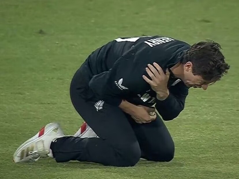 ম্যাচের পর অধিনায়ক মিচেল স্যান্টনার ম্যাট হেনরির চোট নিয়ে জানিয়েছেন,&quot;ওর কাঁধে ফোলা রয়েছে, তাই কয়েকদিন বিশ্রাম দিতে হবে। তারপর সিদ্ধান্ত নেওয়া হবে।&quot;
