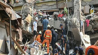 শুক্রবার দুপুরে ভূমিকম্পটি আঘাত হানে মায়ানমারের মান্দালয়ের কাছে। এরপর একাধিক আফটারশক অনুভূত হয়, যার মধ্যে একটি ছিল ৬.৪ মাত্রার। এতে বহু বহুতল ভেঙে পড়ে, সেতু ও বাঁধ ধসে যায়। উদ্ধারকাজ সহজ করতে, মায়ানমারের জান্তা-বিরোধী বিদ্রোহী গোষ্ঠীগুলি দুই সপ্তাহের জন্য আংশিক যুদ্ধবিরতির ঘোষণা করেছে।