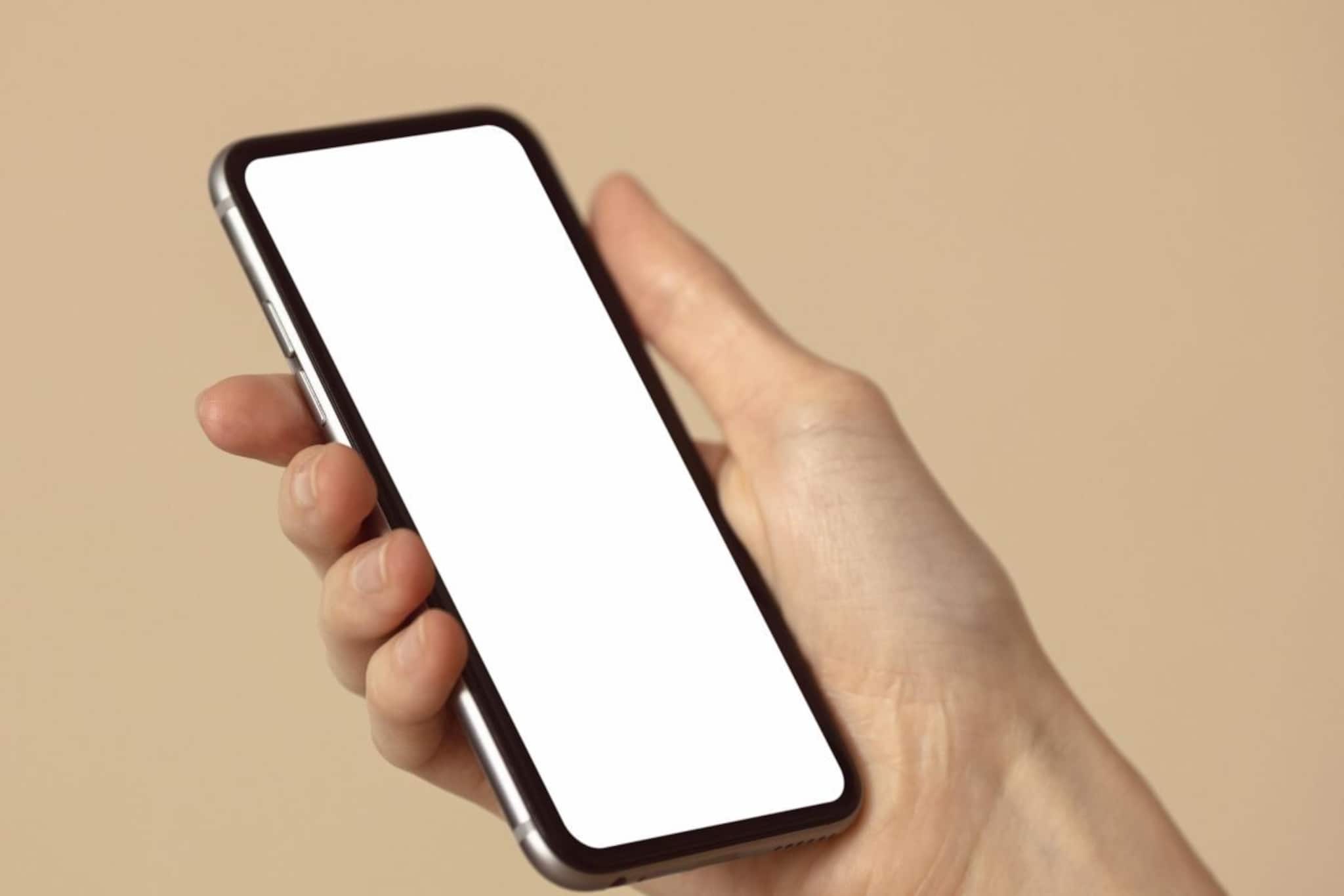 ফোন থেকে ডিলিট হয়েছে সব ছবি! চিন্তা নেই, ফিরে পান এক মিনিটে! 'কায়দা' শিখে নিন