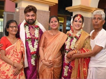 ‘স্মার্ট দিদি’ নন্দিনী বাঁধা পড়লেন সাত পাকে! পাত্র কে? ভাইরাল বিয়ের ছবি