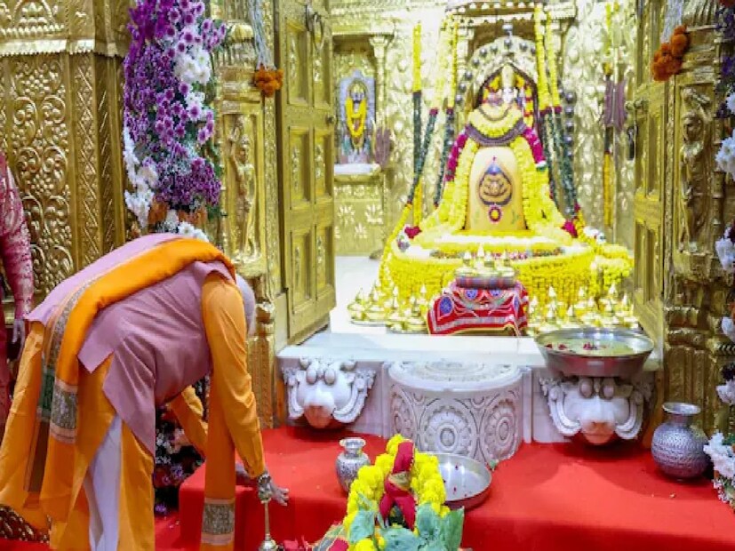 প্রধানমন্ত্রী মোদি সোমনাথ মন্দিরে পুজো দিয়ে আসার পর  সাসানের রাজ্য বন বিভাগ দ্বারা পরিচালিত ফরেস্ট গেস্ট হাউস সিংহ সদনে একটি রাত্রি যাপন করেছিলেন যেখানে তিনি রবিবার (২ মার্চ, 2025) সন্ধ্যায় ১২ জ্যোতির্লিঙ্গের মধ্যে অন্যতম সোমনাথে শিব মন্দিরে প্রার্থনা করেন৷