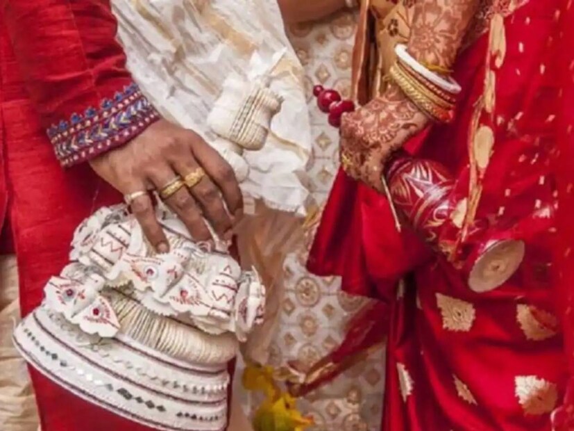 আমাদের সমাজে সাধারণত বিশ্বাস করা হয় যে স্বামীর বয়স স্ত্রীর চেয়ে বড় হওয়া উচিত, কিন্তু এটা কি সত্যি প্রয়োজন? নাকি এটা কেবল পুরনো চিন্তাভাবনা? আসুন জেনে নেওয়া যাক বিজ্ঞান এবং সমাজ এ সম্পর্কে কী বলে।