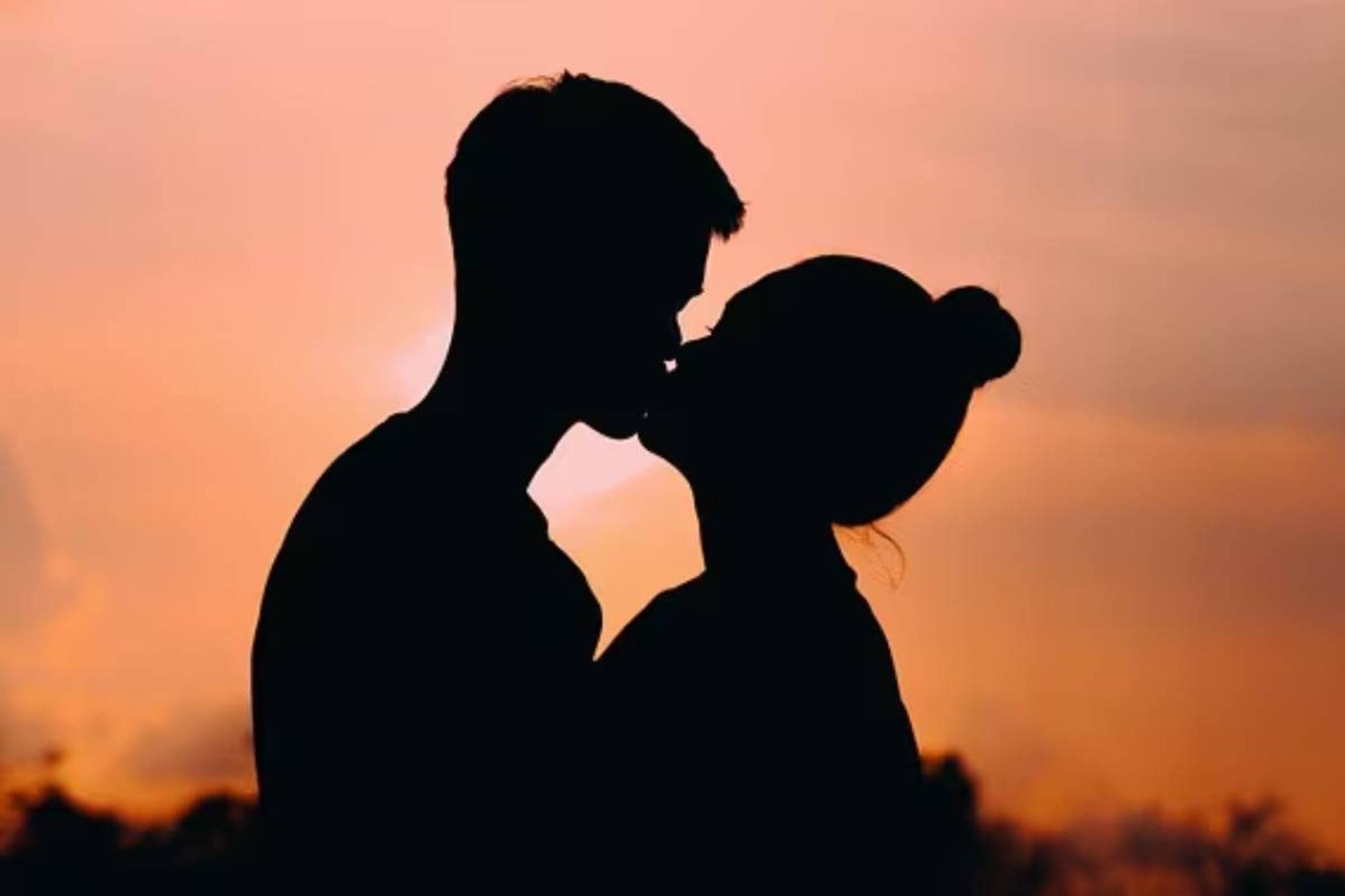 শিথিল মনের টান! ৫৮ ঘণ্টা ৩৫ মিনিট ধরে একটানা চুম্বনের বিশ্বরেকর্ডের পরও বিয়ে ভাঙল দম্পতির