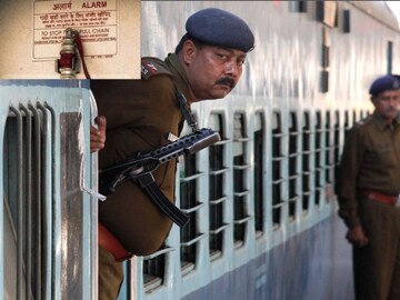 যাত্রিবাহী ট্রেনে অ্যালার্ম চেইনের অপব্যবহার সময়ানুবর্তিতাকে প্রভাবিত করে এবং রেলওয়ে অপারেশনাল ক্ষতির সম্মুখীন হয়