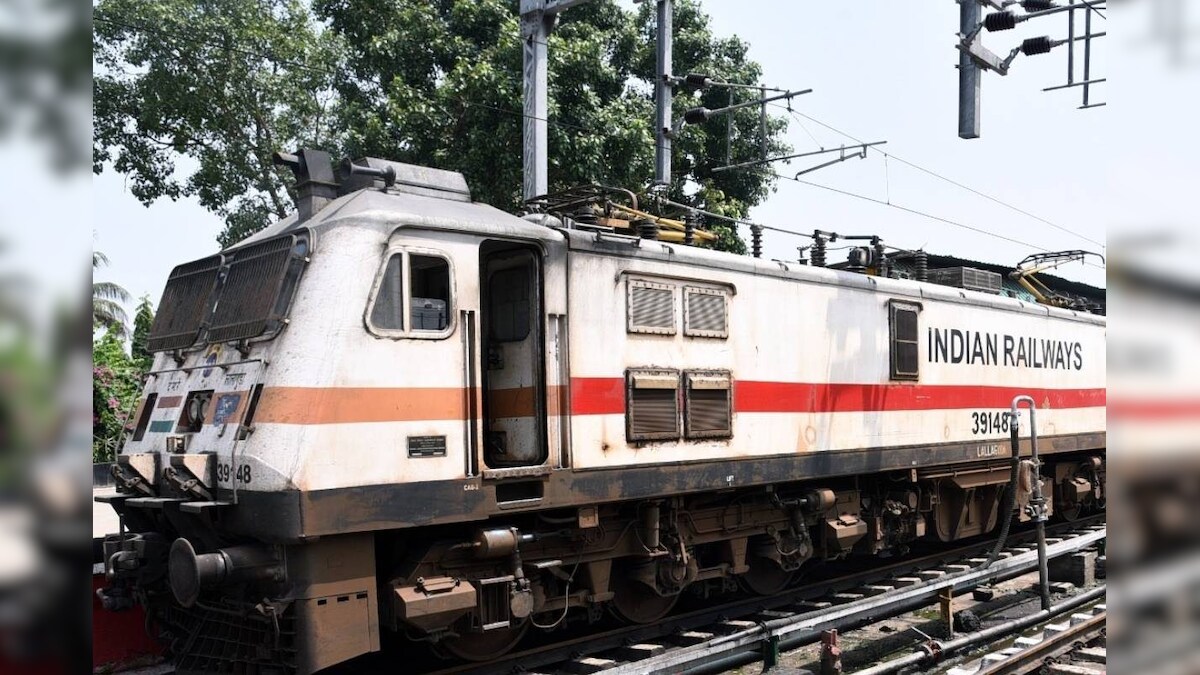Holi Special Train TimeTable: দোলের ছুটিতে বেড়াতে যাচ্ছেন? যাত্রীদের চাপ সামলাতে দেশ জুড়ে চলছে অসংখ্য ট্রেন! জানুনHoli Special Train TimeTable timing schedule with dates and time