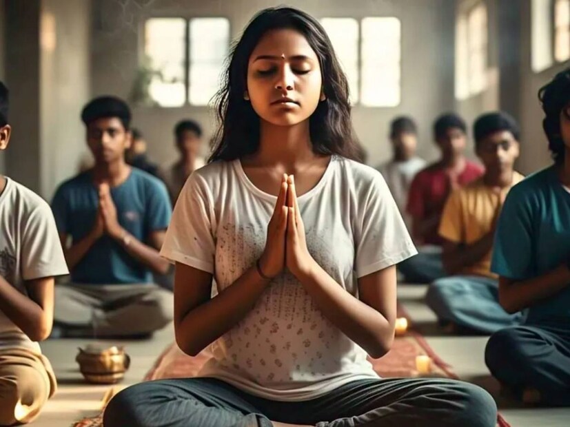 কি করবেন? মেডিটেশন, যোগ ব্যায়াম এবং হালকা ফিজিক্যাল এক্সারসাইজ করুন। পর্যাপ্ত ঘুম ও রিল্যাক্স করার অভ্যাস গড়ে তুলুন।
