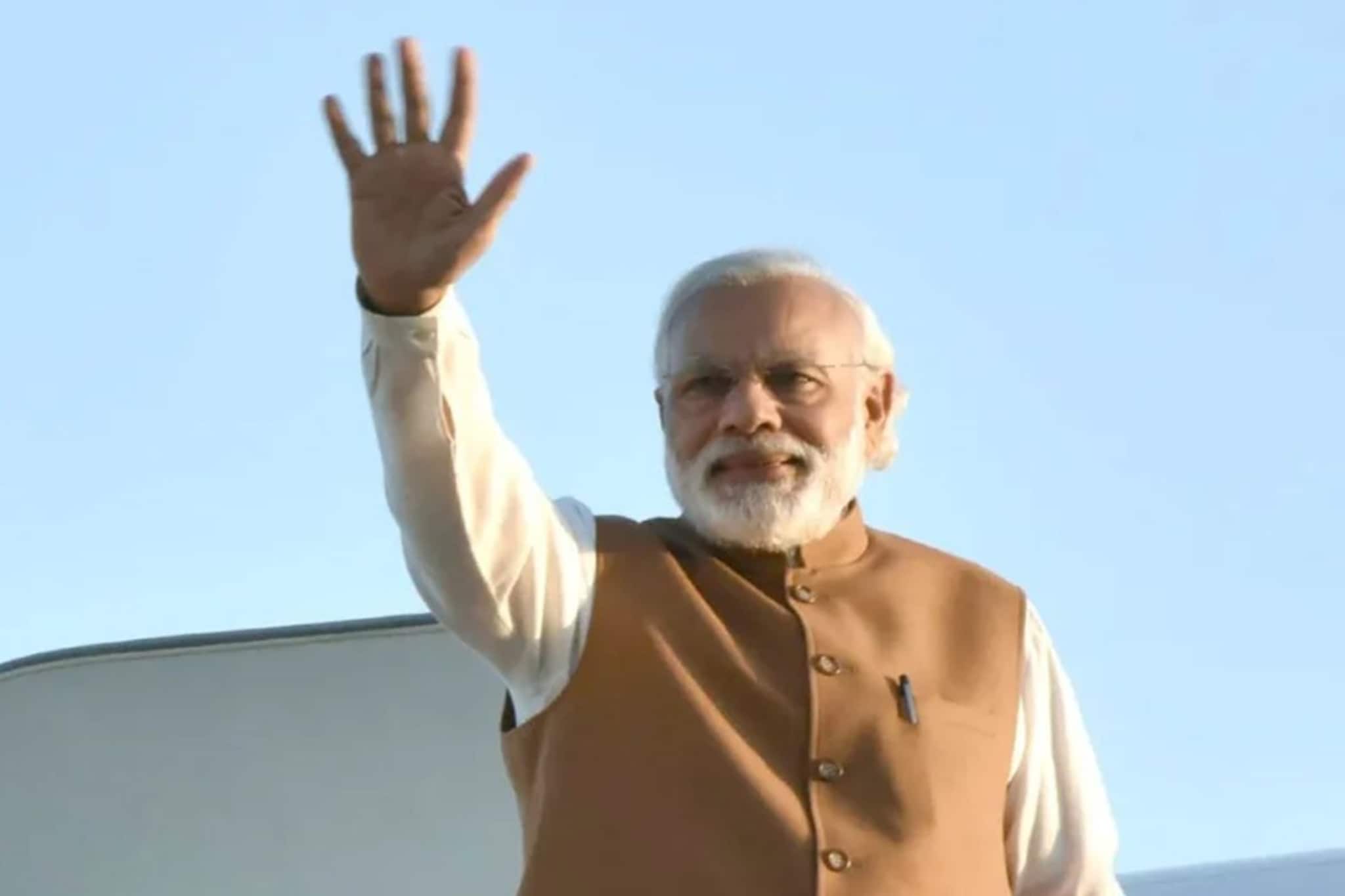 গুজরাত পৌঁছলেন প্রধানমন্ত্রী! তিন দিনের সফরে ঘুরে দেখবেন বেশ কিছু স্থান, জানুন