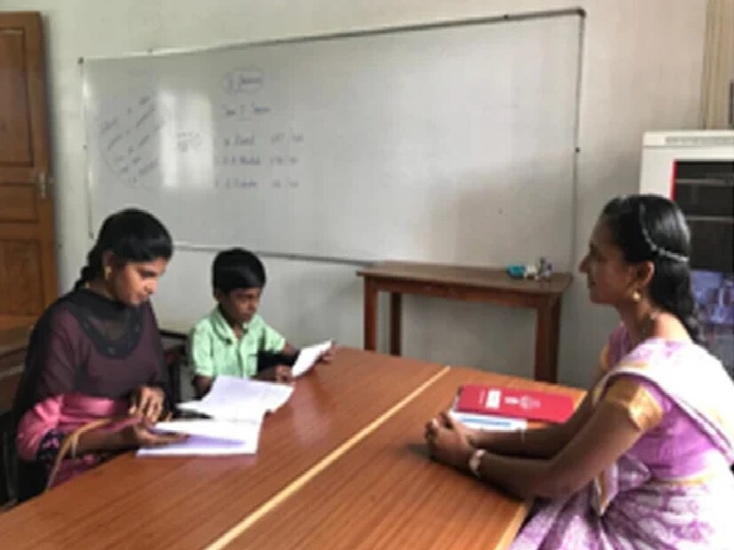 *পড়াশোনায় দুর্বলতা ও উন্নতির ব্যবস্থাঃ অভিভাবকদের জন্য সন্তানদের লেখাপড়া সবচেয়ে গুরুত্বপূর্ণ বিষয়। তবে প্রতিটি শিশুর শিক্ষায় কিছু ত্রুটি থাকতে পারে। আপনার সন্তানের শেখার ক্ষেত্রে কী কী ত্রুটি রয়েছে এবং সেগুলি উন্নত করার জন্য কী ব্যবস্থা নেওয়া যেতে পারে তা জিজ্ঞাসা করুন। শিক্ষকের দিকনির্দেশনার মাধ্যমে, আপনি আপনার সন্তানের দুর্বলতাগুলিতে মনোনিবেশ করতে পারেন এবং তাকে উন্নত করতে পারেন। সংগৃহীত ছবি। 
