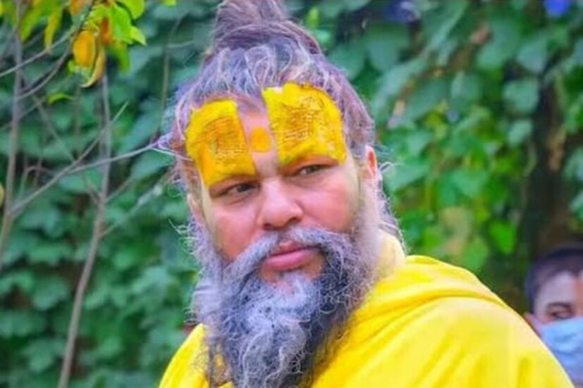 স্বভাব যত খারাপ হবেন, ততই তিনি মহান হিসেবে বিবেচিত হবেন: মহারাজজি আরও বলেন যে, “কারও জীবনে কোনও সত্য এবং অসৎতা থাকবে না। যে ব্যক্তি যত বেশি প্রতারণা করবেন এবং ধূর্ত হবেন, যুগ ধর্মের প্রভাব অনুসারে তাঁকে তত বেশি দক্ষ বলে বিবেচনা করা হবে। তিনি যত বেশি প্রতারণা করবেন, আচরণে তিনি তত বেশি দক্ষ বলে গণ্য হবেন। একজন পুরুষ ও একজন নারীর শ্রেষ্ঠত্ব তাঁর সৎ গুণ এবং আত্মনিয়ন্ত্রণ দ্বারা নয়, কিংবা তাঁর চরিত্র দ্বারা নয়, বরং তাঁর শয়তানি দ্বারা নির্ধারণ করা হবে। আসলে যাঁর প্রকৃতি যত খারাপ হবে, কিংবা যিনি যত নীচ হবেন, কলিযুগে তিনি তত বড় হবেন।”
