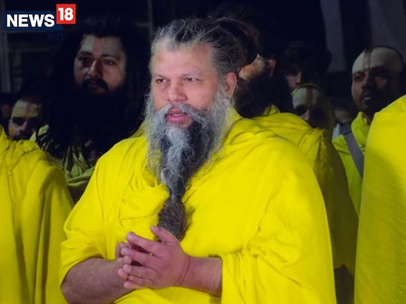 ইতিমধ্যেই কলিযুগ নিয়ে এক ভক্ত প্রেমানন্দ মহারাজের সামনে প্রশ্ন রেখেছিলেন। সেই প্রশ্নের জবাবে প্রেমানন্দ মহারাজ এমন কিছু বলেন, যা শুনে হতবাক হয়ে গিয়েছেন সকলেই। বর্তমানে তাঁর ভিডিও সোশ্যাল মিডিয়ায় ভাইরাল হয়ে গিয়েছে। 