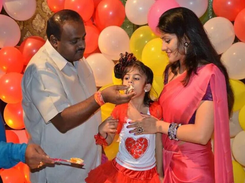 কুমারস্বামী কেন্দ্রীয় মন্ত্রী ছিলেন। কর্ণাটকের মুখ্যমন্ত্রীও হন। রাধিকা ও কুমারস্বামীর এক মেয়ে, নাম শামিকা। তবে এই বিয়ে বেশিদিন টেঁকেনি। ২০১৫ সালে তাঁদের বিবাহবিচ্ছেদ হয়। আলাদা হয়ে যান রাধিকা এবং কুমারস্বামী। 