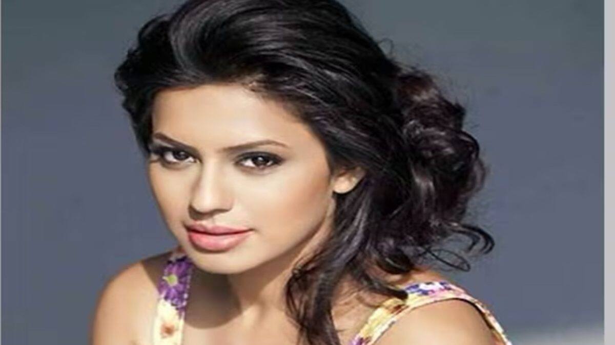 Actress Ranya Rao Arrested: ঘন ঘন দুবাই যাত্রা, সন্দেহ হতেই তল্লাশি ...