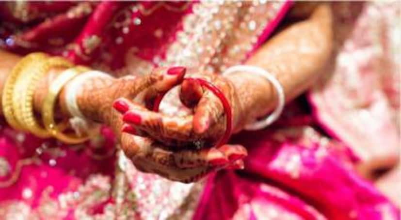 যারা লাল রঙ পছন্দ করেন তারা তাদের সঙ্গীর উপর আধিপত্য বিস্তার করতে পছন্দ করেন। তারা সবসময় তাদের সঙ্গীকে নিরাপদ রাখতে চান এবং সম্পর্কের মধ্যে আবেগ এবং রোমান্স বজায় রাখতে চান। 