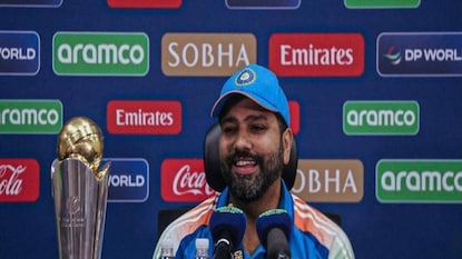 সাংবাদিক বৈঠক শেষে একী কাণ্ড রোহিতের! ছবি- আইসিসি সাংবাদিক বৈঠক শেষে একী কাণ্ড রোহিতের! ছবি- আইসিসি