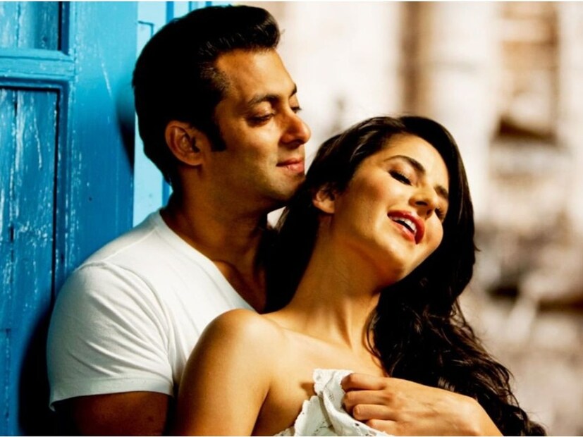 ভাইজানের উত্তরে চমকে গিয়েছিলেন সবাই। সলমন সটান বলে দিয়েছিলেন, “কী আবার, বিয়ে করতেন। বাচ্চা-কাচ্ছা হত।“ মজার ছলেই বলেছিলেন কথাটা। কিন্তু ক্যাটরিনার গায়ে লেগেছিল। পাশ থেকে বলে উঠেছিলেন, কেরিয়ারের কথা জিজ্ঞেস করছেন, মানে ডাক্তার, ইঞ্জিনিয়ার, এই সব। 