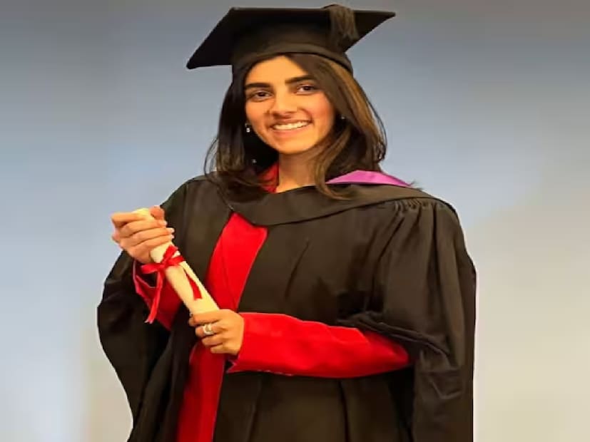 সানা গাঙ্গুলি ইউনিভার্সিটি কলেজ অফ লন্ডন থেকে অর্থনীতিতে ডিগ্রি পেয়েছেনপ্রাক্তন বিসিসিআই সভাপতি, ভারতের অন্যতম সর্বকালের সেরা অধিনায়ক সৌরভ গঙ্গোপাধ্যায়ের মেয়ে সানা লন্ডনের ইউনিভার্সিটি কলেজ থেকে অর্থনীতি বা ইকনমিক্সে স্নাতক হয়েছেন৷
