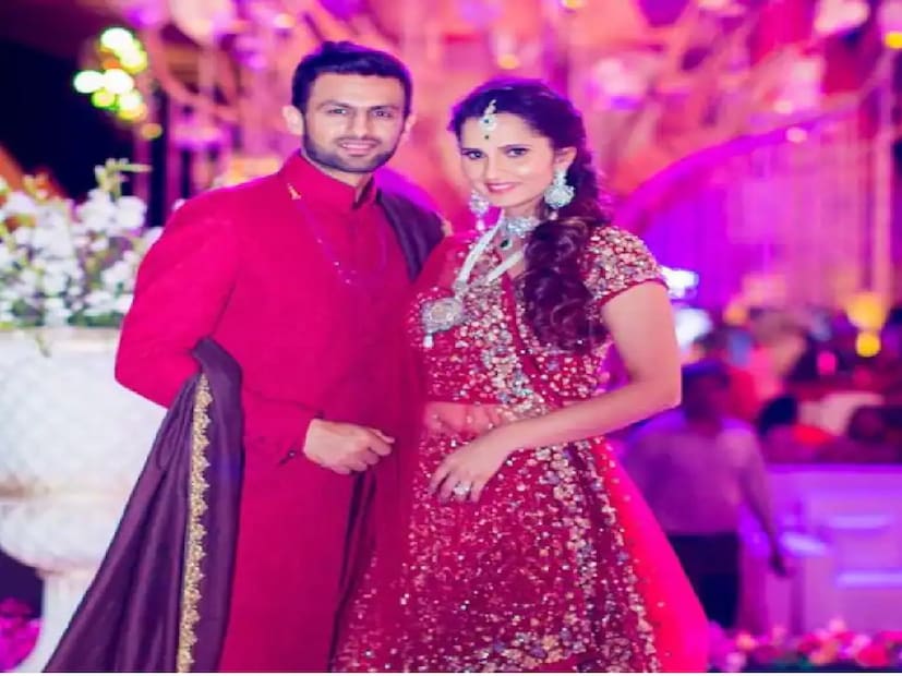 ২০২৪ সালের গোড়ার দিকে সানিয়া ও শোয়েবের বিবাহবিচ্ছেদ হয়। তার পর থেকে সানিয়া ছেলেকে নিয়ে থাকবেন বলেই প্রাথমিকভাবে জানান। তবে সম্প্রতি তাঁর জীবনে কেউ একজন এসেছে বলে খবর। সম্প্রতি সানিয়ার একটি পোস্ট নিয়ে আবার জল্পনা। সানিয়া ১০টি পয়েন্টার দিয়েছেন ছবির সঙ্গে। 