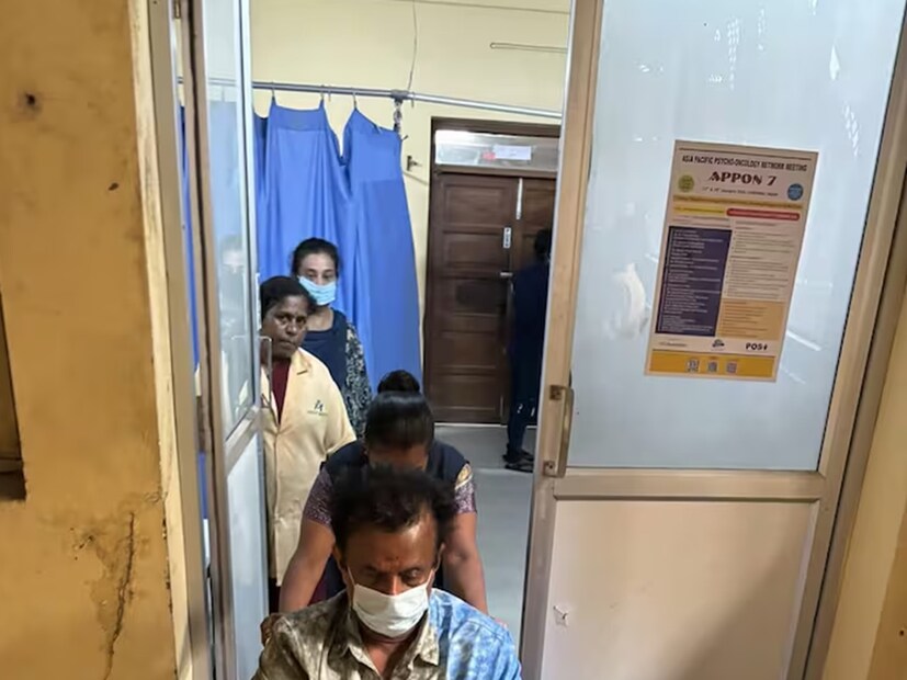 তবে, তিনি হাল ছাড়বেন না বলে দৃঢ়প্রতিজ্ঞ। শিহান হুসেইনি সাফ বলেন, তিনি লিউকেমিয়ার সঙ্গে লড়াই করবেন। &quot;আমি লক্ষ লক্ষ মানুষকে ক্যারাটে শিখিয়েছি, কেবল কাপুরুষই মৃত্যুকে ভয় পায়, বীর নয়। একজন ক্যারাটে প্লেয়ার বসে বসে কাঁদতে পারে না। ২ দিন হোক বা ৩ দিন, যত দিন হয়, আমার সেরাটা দেব। আমার ক্যানসার হয়েছে শুনে আমি ভয় পাইনি&quot;।