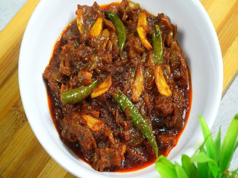 রূপচাঁদা, লইট্টা, ছুরি, ছোট চিংড়ি, গজার, পুঁটি, কাঁচকি, ইত্যাদি মাছ শুকিয়ে শুঁটকি তৈরি হয়। জানেন কি, শুঁটকি খেলে কী হয় শরীরে? সংরক্ষণের ব্যবস্থা না থাকলে তাজা মাছ সহজেই পচে যায়। 