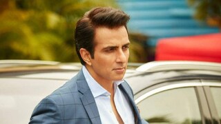 দুর্ঘটনার সময়ে সোনার সঙ্গে ছিলেন তাঁর বোনপো এবং আরও এক মহিলা। ট্রাকের সঙ্গে সংঘর্ষের জেরে গাড়ি ভেঙে চুরমার হলেও আঘাত কারও গুরুতর নয়। Image: Facebook